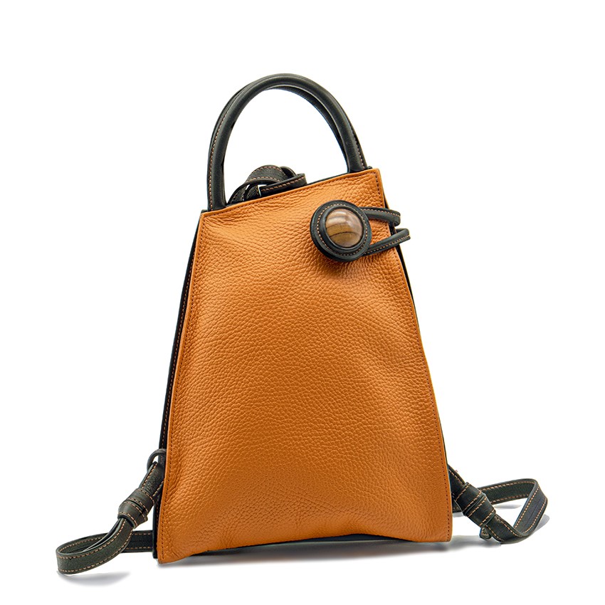 Sac à dos Zéna en cuir orange grainé ouverture à droite