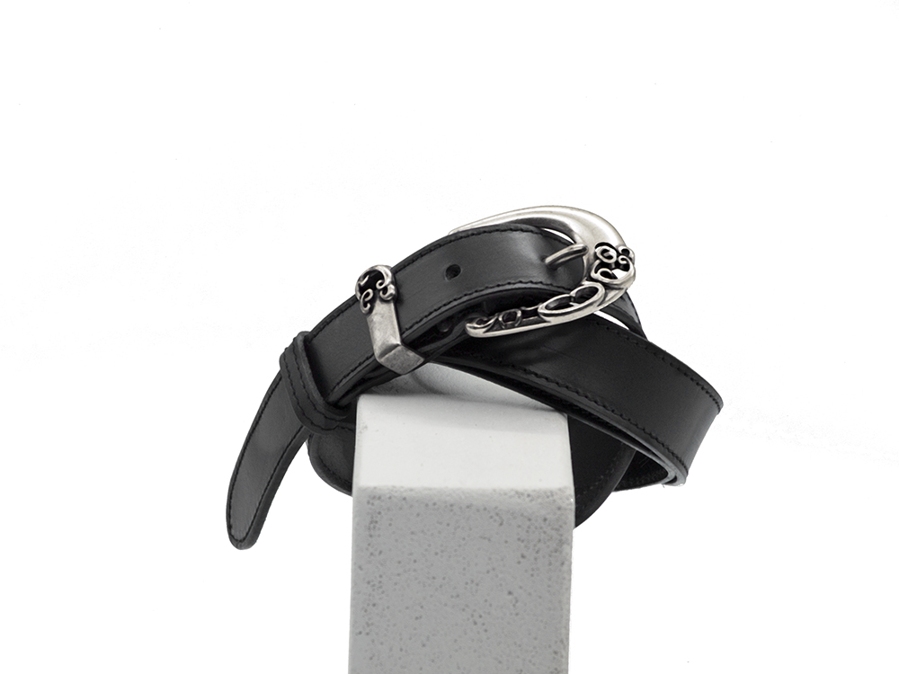 La ceinture Fleur en cuir noir de 3cm de largeur