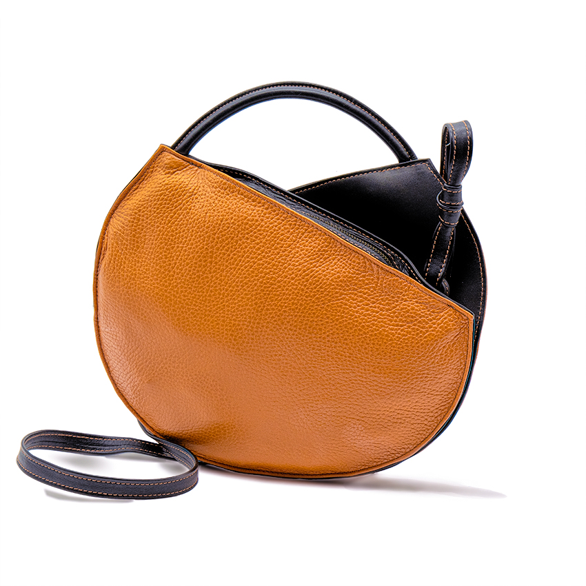 Sac à bandoulière et poignée en cuir orange grainé