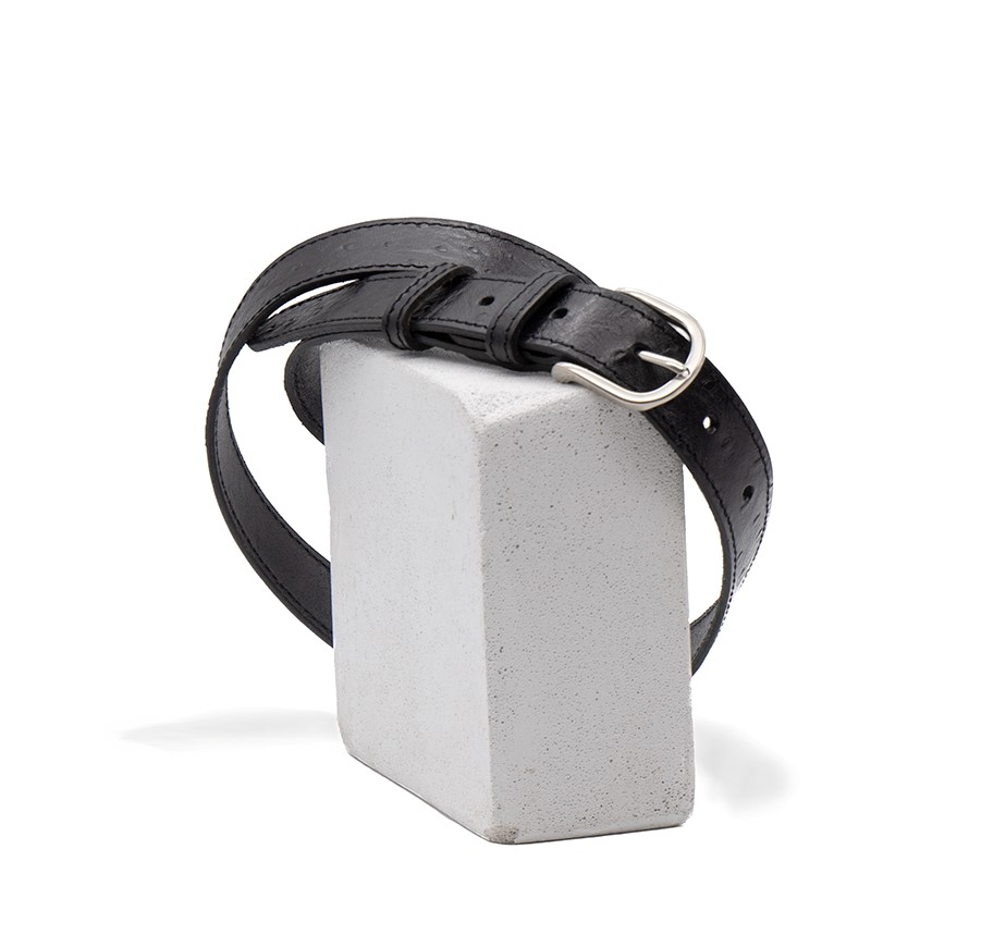 ceinture de 3cm en cuir pleine fleur noir imprimé autruche et boucle laiton massif