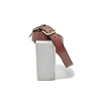 ceinture en cuir rouge, boucle en laiton massif