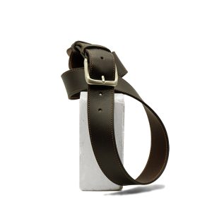 Ceinture en 4 cm de largeur cuir foulonné marron foncé boucle en laiton argenté