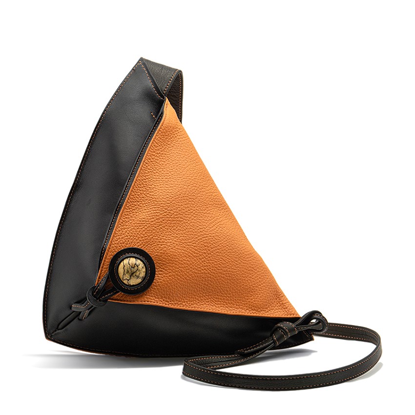 sac à bandoulière Delta Ii en cuir orange grainé ouverture à droite