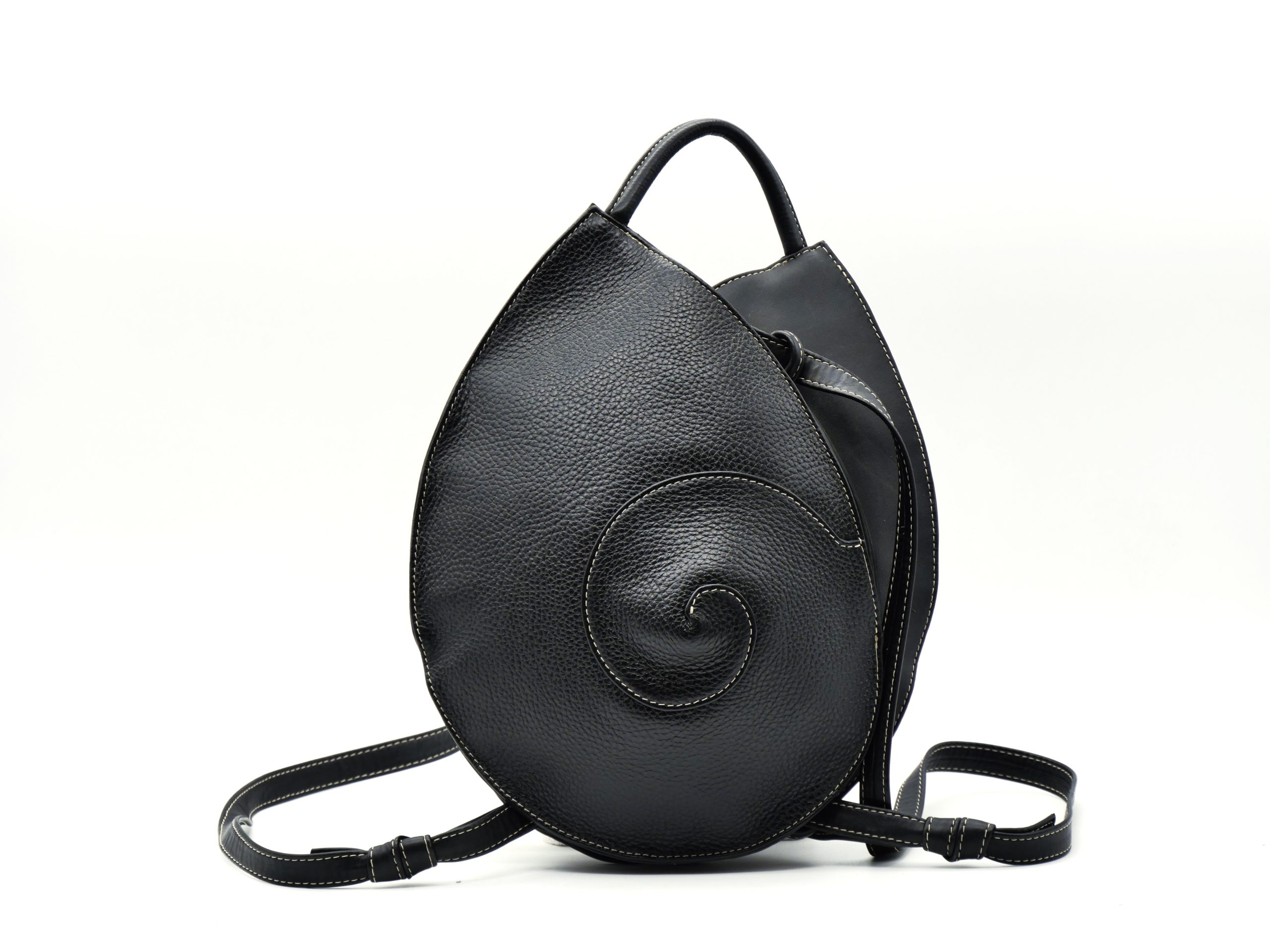 Sac à dos en cuir noir et bretelles réglables